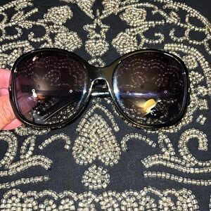 Foster Grant Women's
Polarized sunglasses Beth, Black.  Great condition.